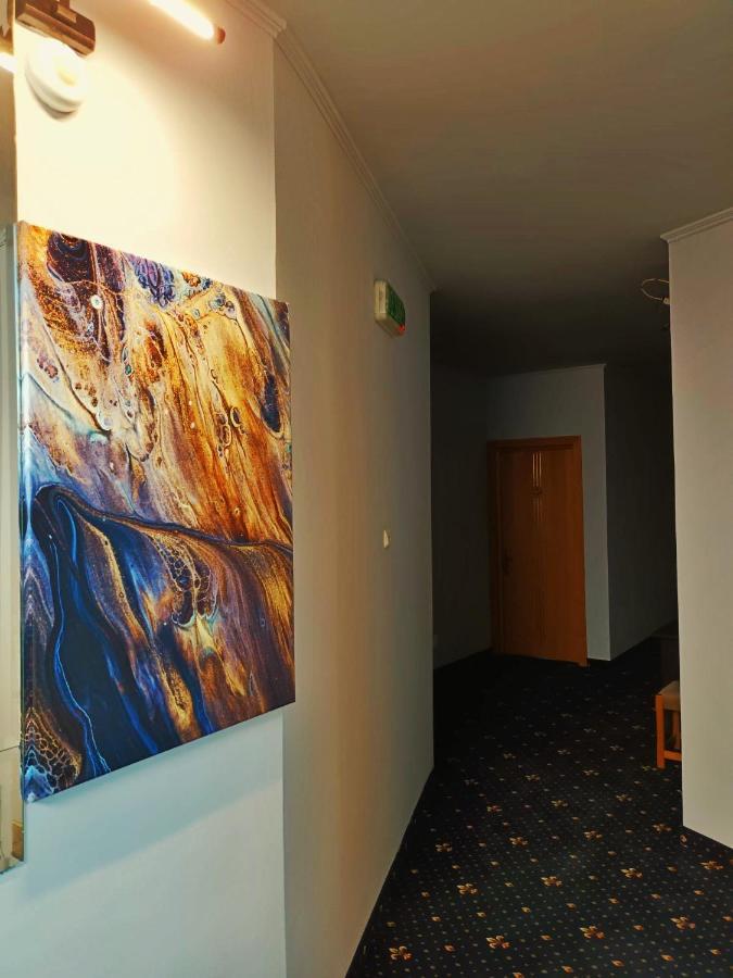 Hotel Duet ピテシュティ エクステリア 写真